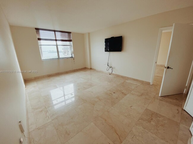 Building Photo - 11111 Biscayne Blvd