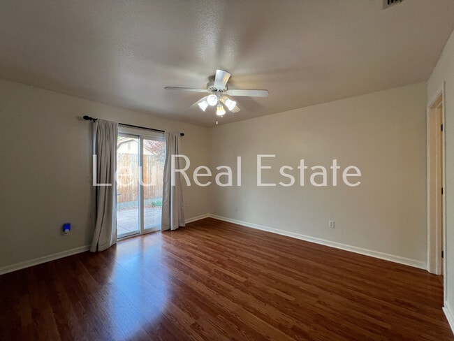 Building Photo - 1514 Loon Lake St