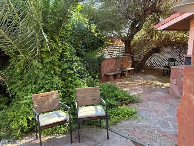 Building Photo - 3167 El Cedro Cir