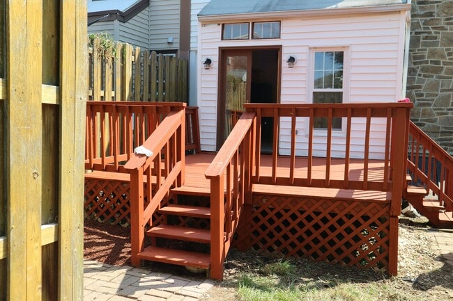 Building Photo - Large 3-bedroom house for rent in Wilmingt...