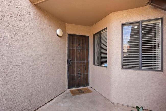 Building Photo - 9450 N 94th Pl