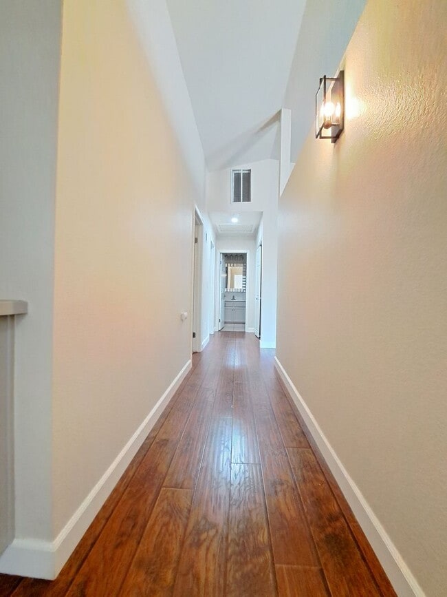 Building Photo - 354 Bradley Dr