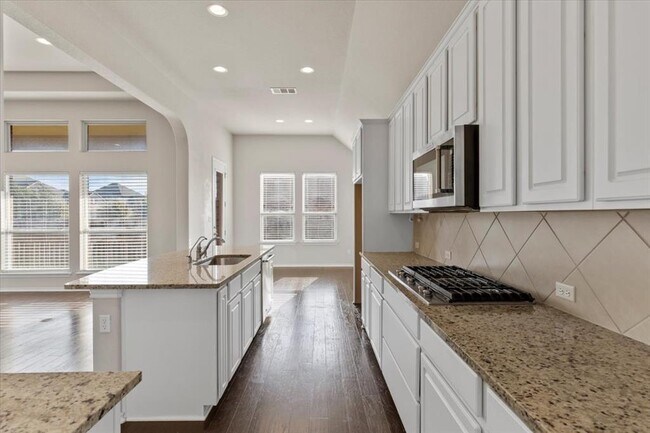 Building Photo - 532 Stone River Dr