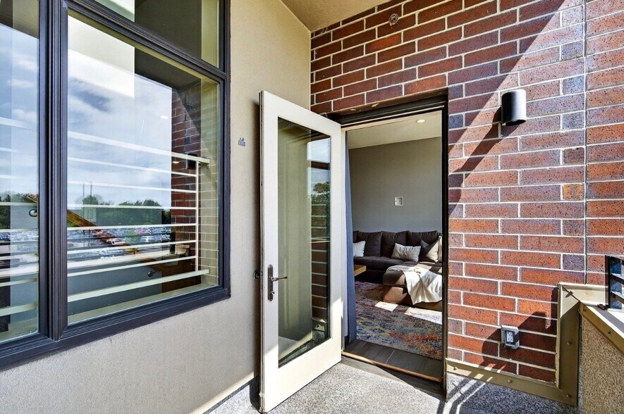 Building Photo - 640 S 50th St