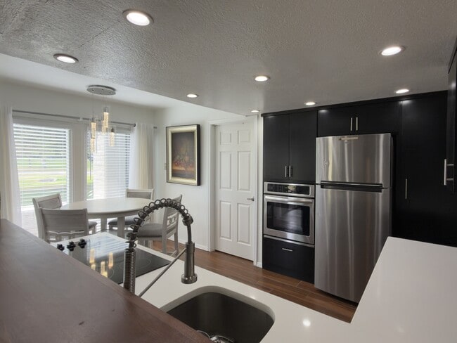 Building Photo - 15000 Ashford St