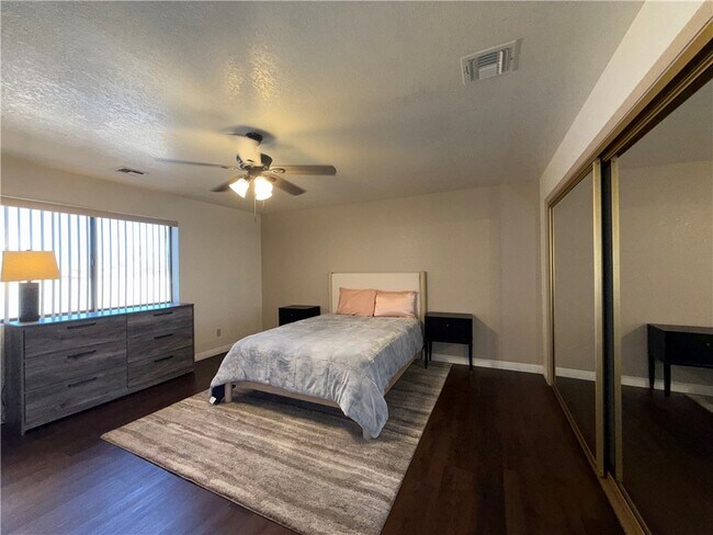 Building Photo - 1097 Sahuaro Dr