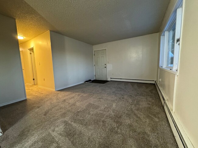 Building Photo - 901 Lathrop St