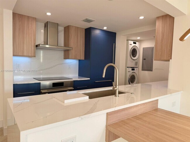 Building Photo - 3020 NE 32nd Ave