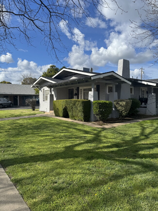 Building Photo - MOVE IN SPECIAL!!  Welcome to this charming 1-bedroom, 1-bathroom home located in a convenient Me...