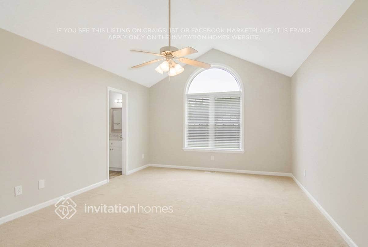 Building Photo - 386 Rosa Cir