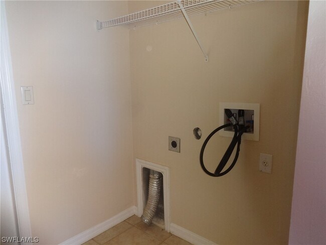 Building Photo - 3320 SW 8th Ct