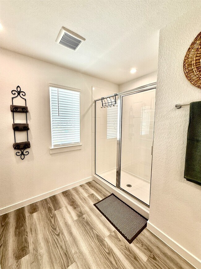 Building Photo - 12308 Greenwood St