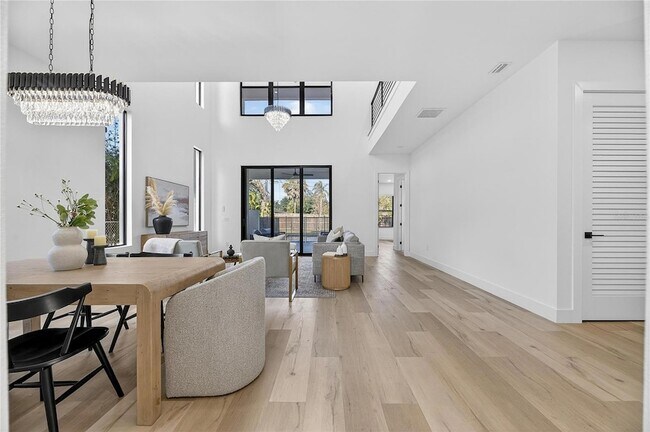 Building Photo - 2335 Oak Terrace