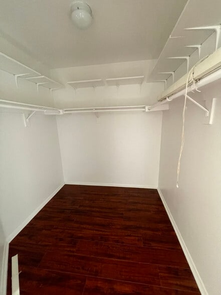 Building Photo - 14610 Clearbrook Dr