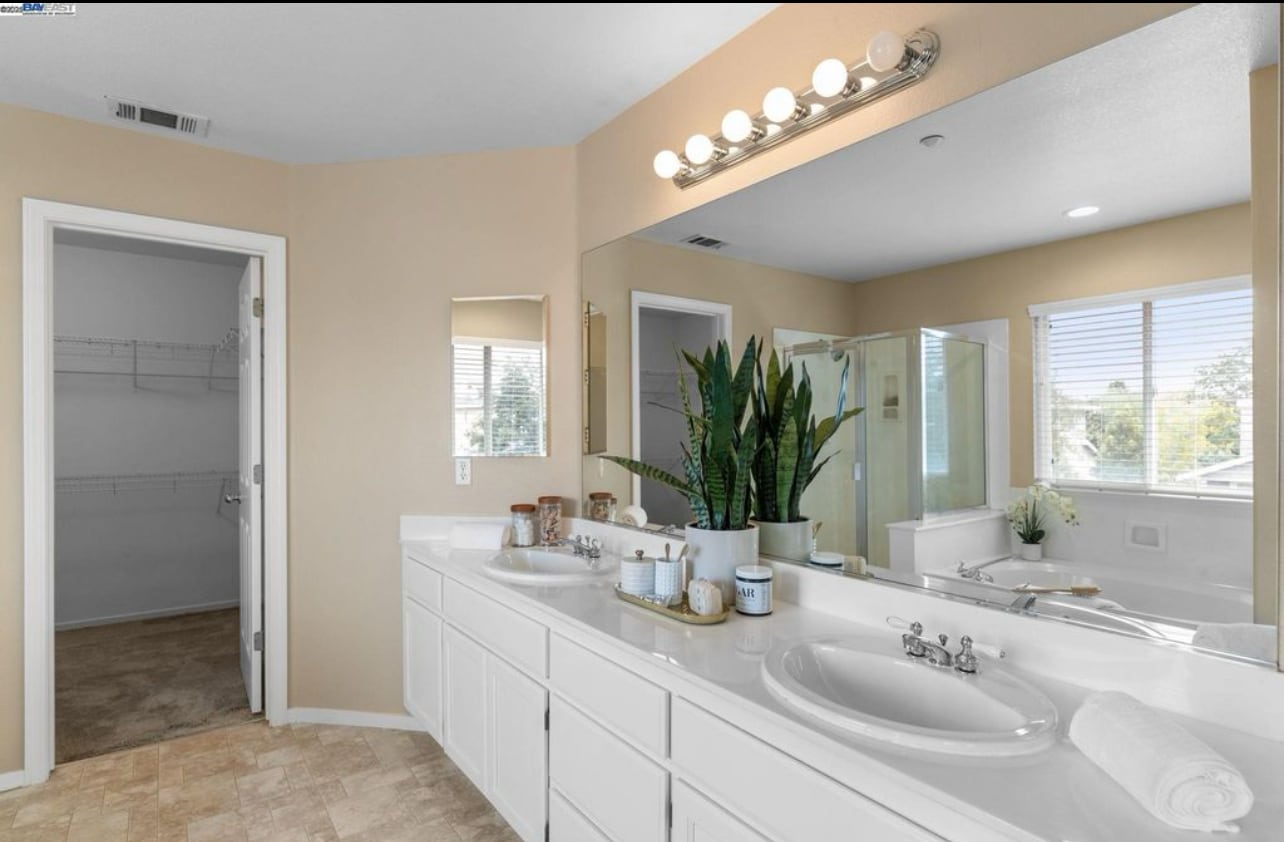 Building Photo - 6953 Bear Creek Dr