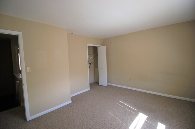 Building Photo - 1606 W Diamond St
