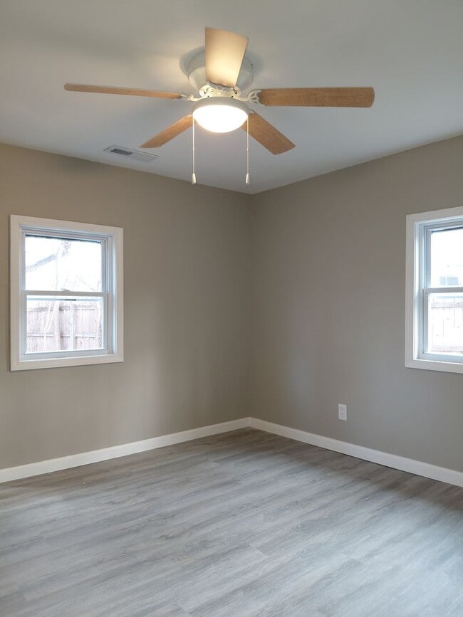 Building Photo - 1949 Beck St