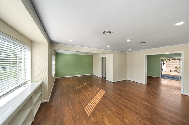 Building Photo - 4614 Merwin St