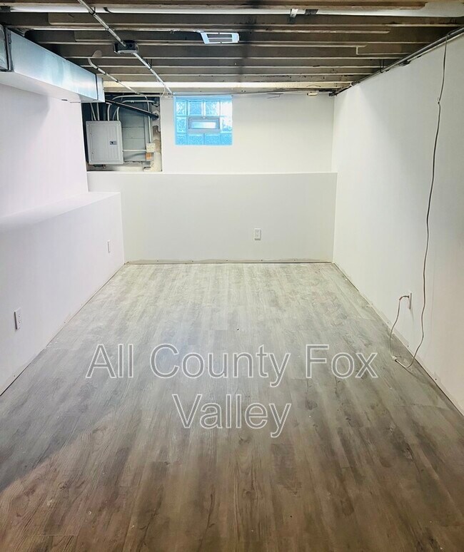 Building Photo - 552 Orange St