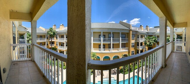 Building Photo - New listing 2/2 with pool view