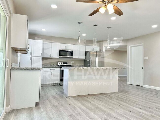 Building Photo - 117 W Del Rio Dr