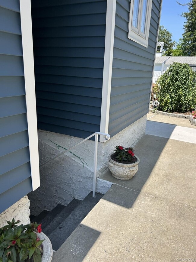 Building Photo - 15 Maple St