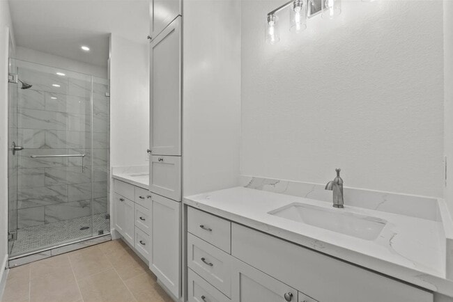 Building Photo - 512 2nd St