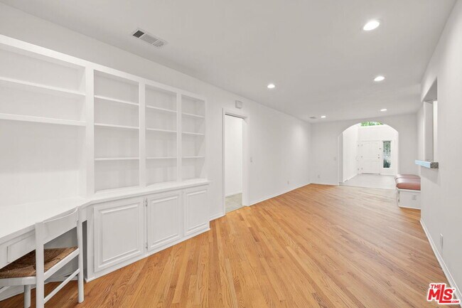 Building Photo - 10384 Northvale Rd