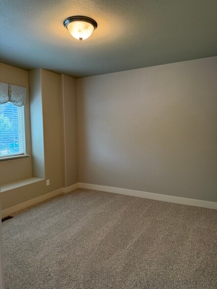 Building Photo - 1727 Clear Creek Ct