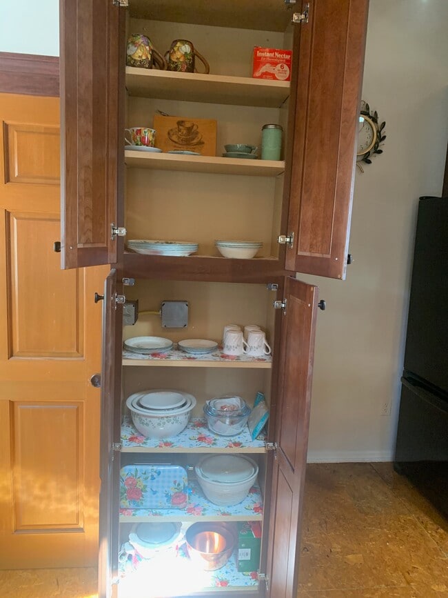 Kitchen Dishes - 14715 Greenleaf St