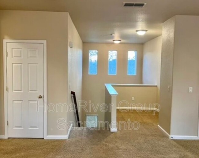 Building Photo - BEAUTIFUL 2/2 NATOMAS!!! Includes w/s/g!!!...