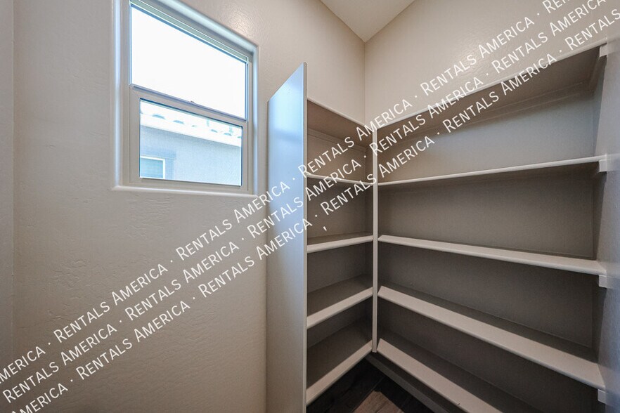 Building Photo - 42085 W Morning Glory Way
