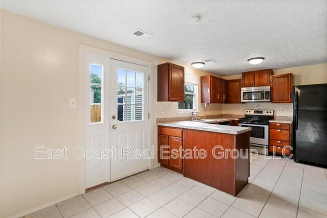 Building Photo - 140 Sandalwood Ct