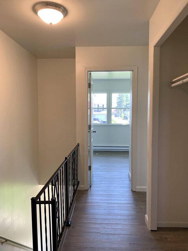 Building Photo - Newly renovated, affordable, 3 bed/1 bath ...