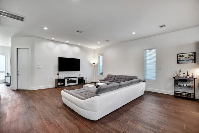 Building Photo - 5507 Robusto Pl