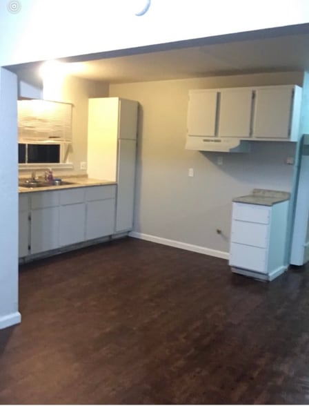 Building Photo - 15726 L St