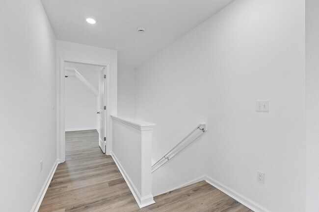 Building Photo - 1363 Landon Hills Dr
