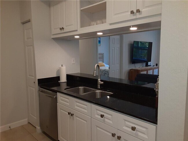 Building Photo - 1064 N Tamiami Trl