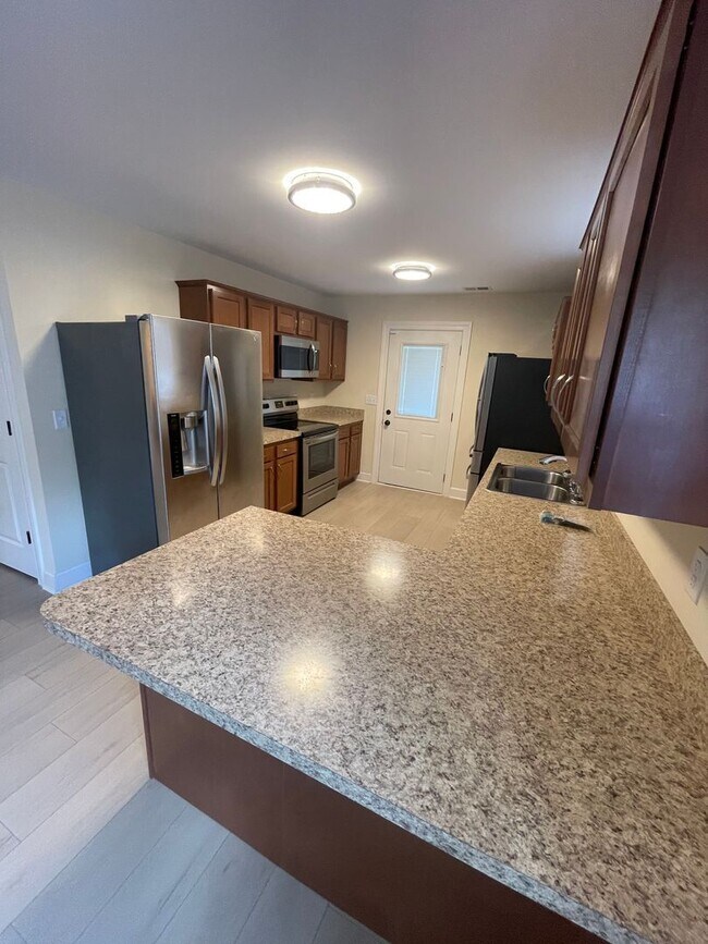 Building Photo - 300 Mockingbird Ln
