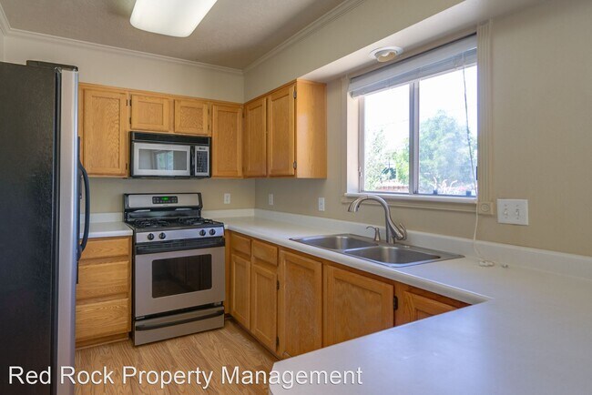 Building Photo - 3 br, 2 bath House - 530 S 250 E