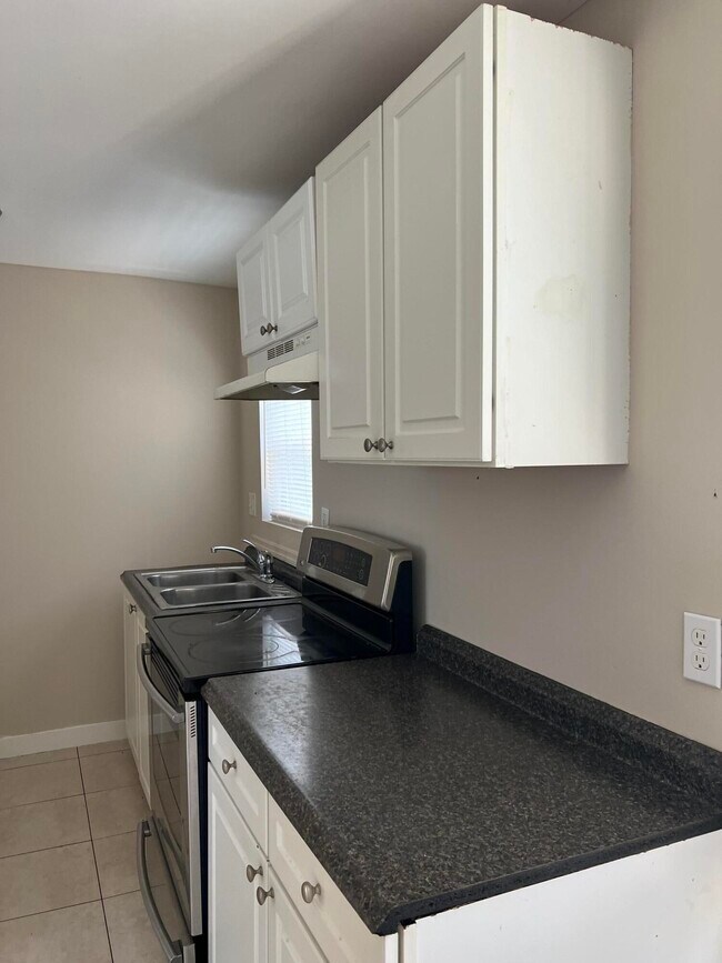 Building Photo - 639 46th St