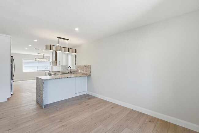 Building Photo - 6819 E Paradise Pkwy