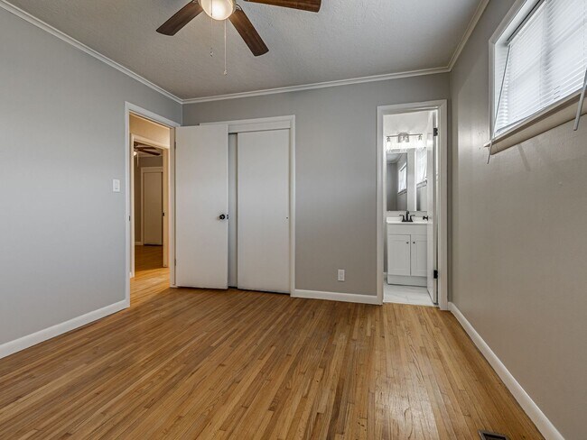 Building Photo - Move in special / First months rent is $800