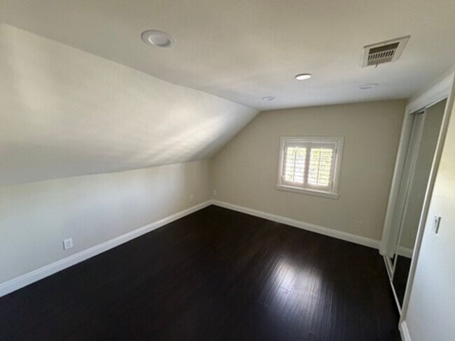 Building Photo - 114 N 12th Ave