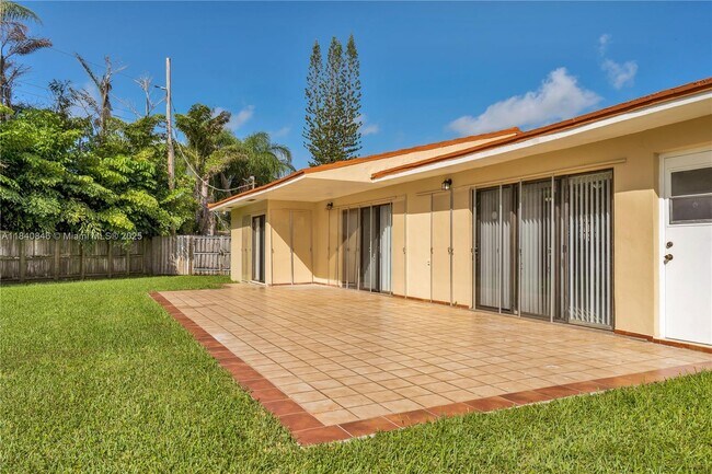 Building Photo - 8825-8885 SW 85th Ave