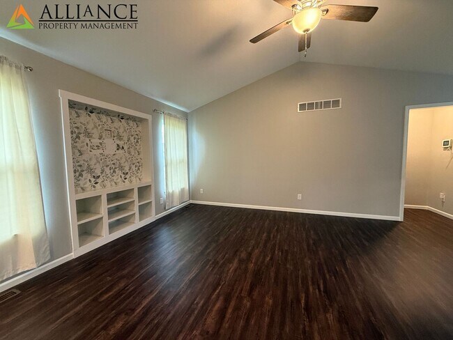 Building Photo - 112 Quail Ct