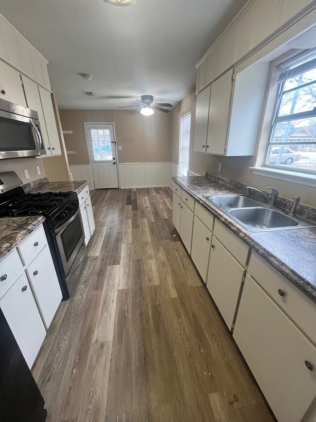 Building Photo - 119 S 5th St