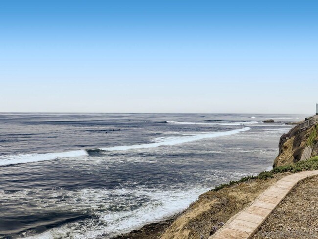 Building Photo - 5490 La Jolla Blvd