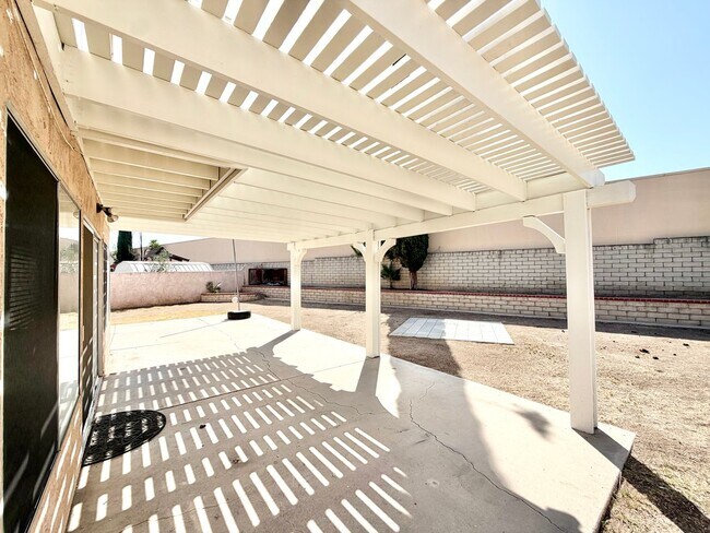 Building Photo - 16309 Silverbirch Rd