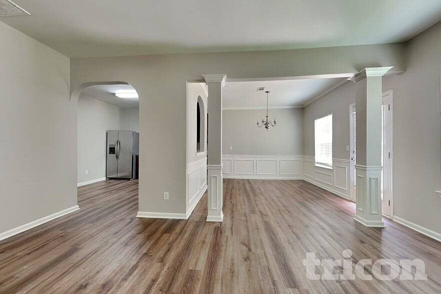 Building Photo - 30 Silver Willow Walk